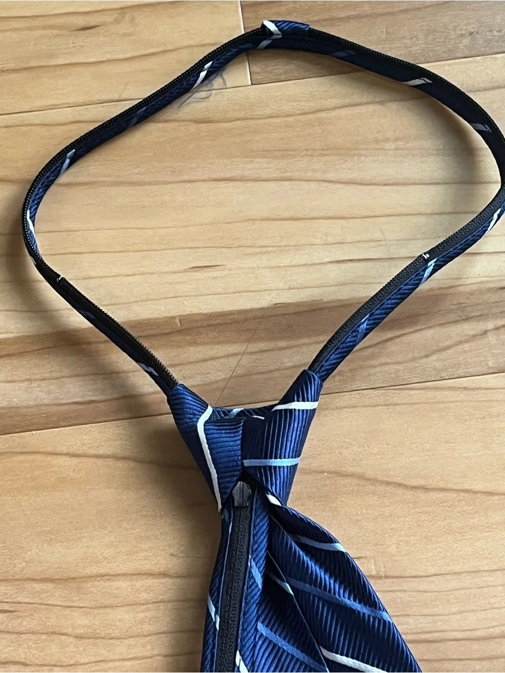 Club Room Boys Navy Blue Striped Pre-Tied Zipper Necktie